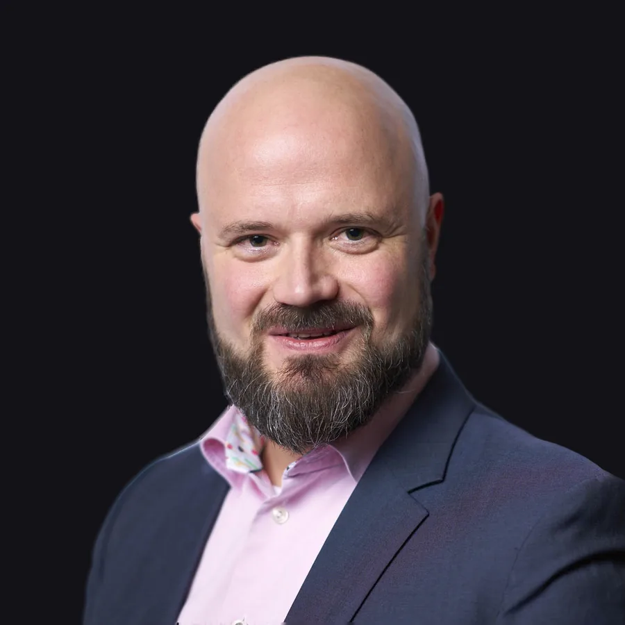 Porträtaufnahme von Kevin Baltruweit